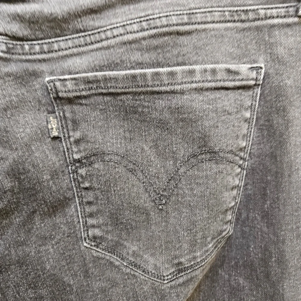 Levis measurements waist